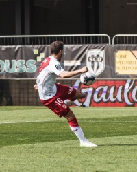  里昂中场核心伤退 球队遭斯特拉斯堡逆转  