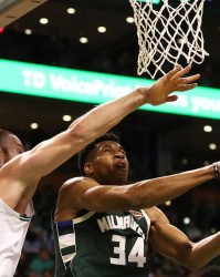  字母哥伤退雄鹿不敌凯尔特人  