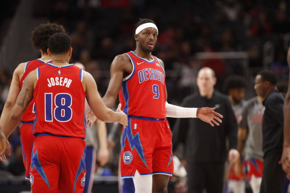  坎宁安33分活塞加时胜步行者  