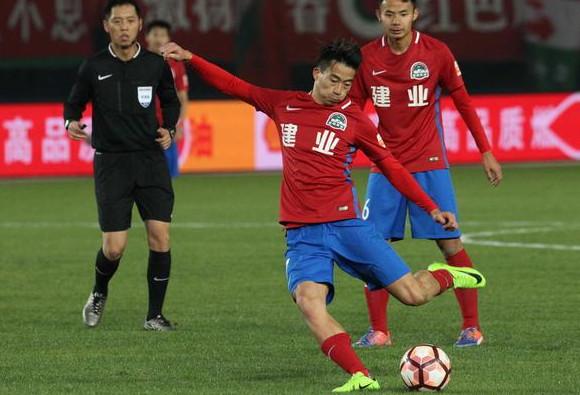  利物浦逆转维拉，萨拉赫独造四球  