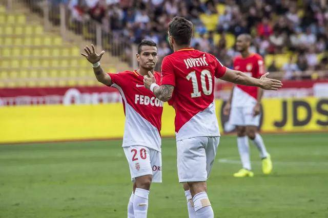  法甲黑马突围，摩纳哥升至第三  